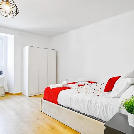 Beautiful And Spacious Flat In The Center Lägenhet