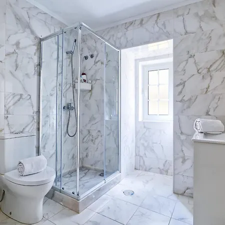 Beautiful And Spacious Flat In The Center Lisbon