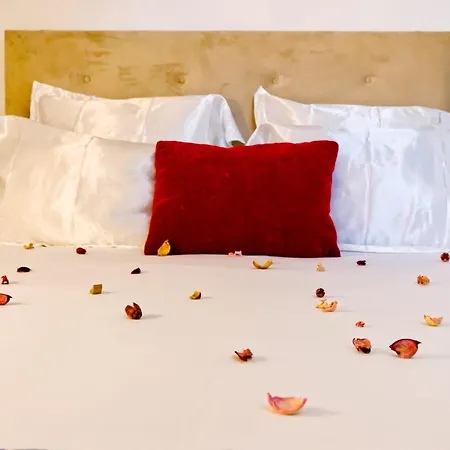 Beautiful And Spacious Flat In The Center *