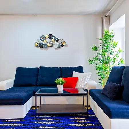 דירה Beautiful And Spacious Flat In The Center
