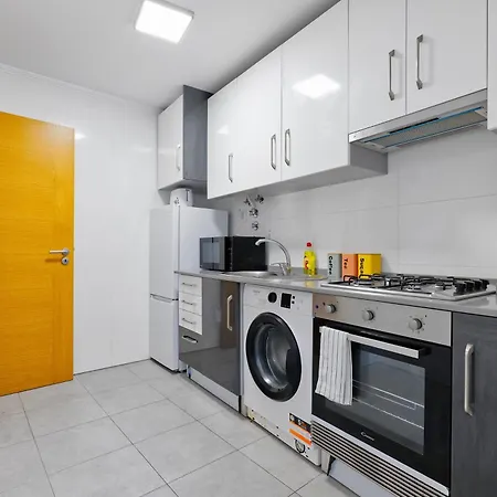 Beautiful And Spacious Flat In The Center 리스본