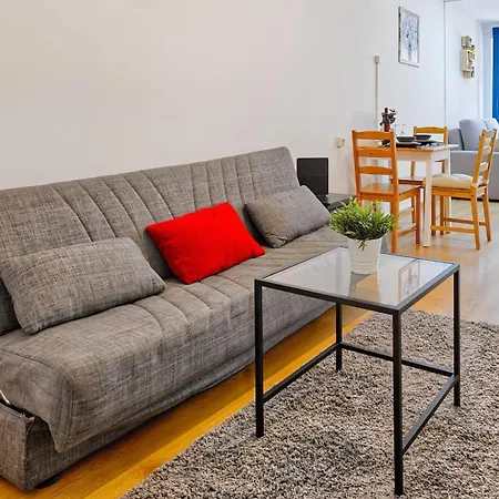 아파트 Beautiful And Spacious Flat In The Center