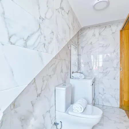 Beautiful And Spacious Flat In The Center Appartamento Lisbona