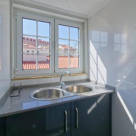 Beautiful And Spacious Flat In The Center * Lisbona